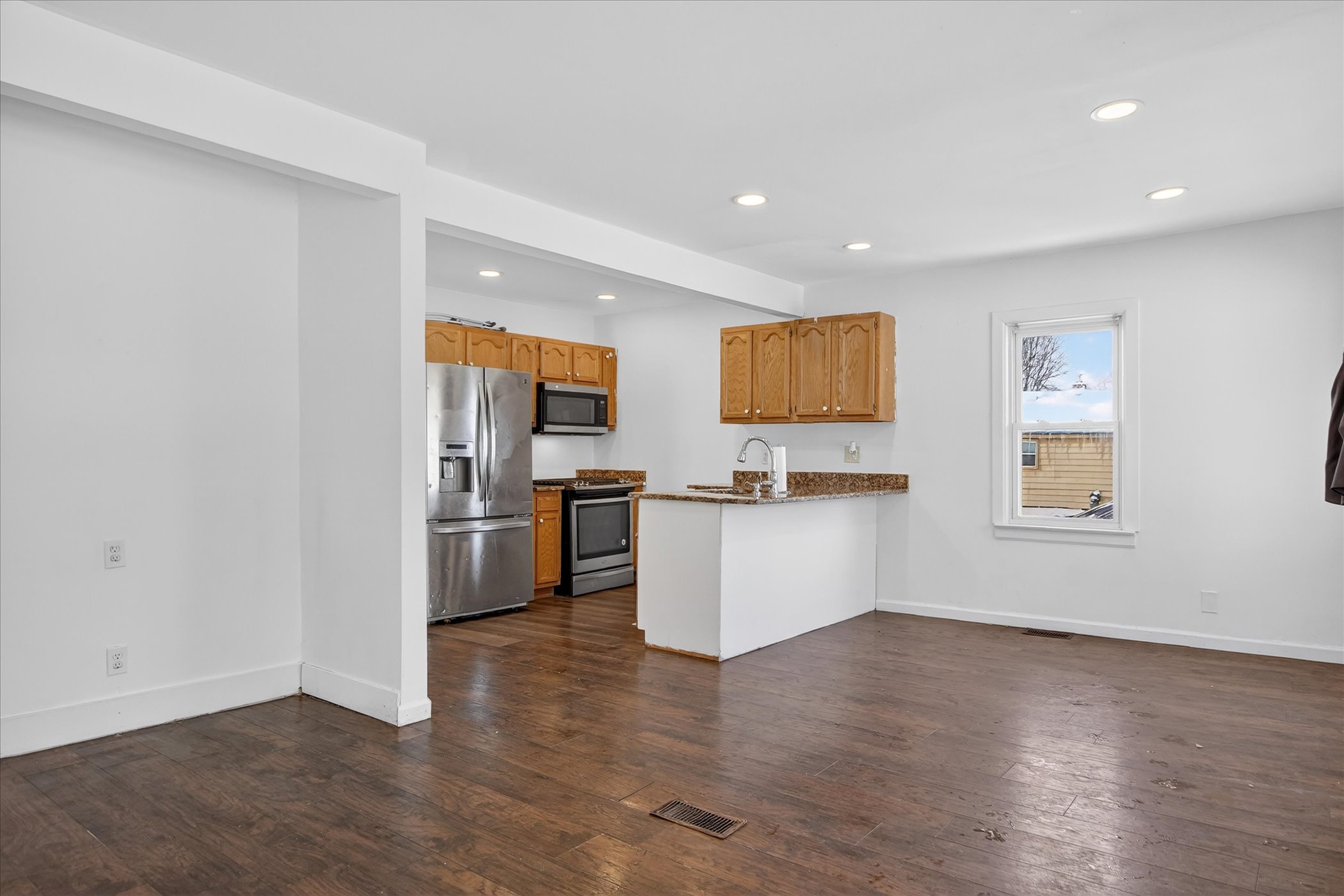 11-35799-Park-Pl-Romulus-MI-48174-WindowStill