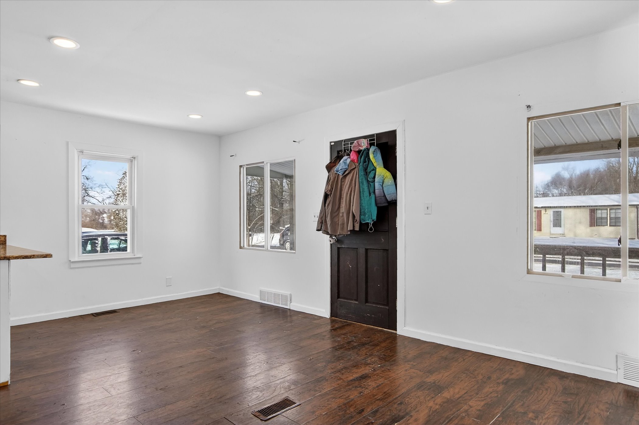 12-35799-Park-Pl-Romulus-MI-48174-WindowStill