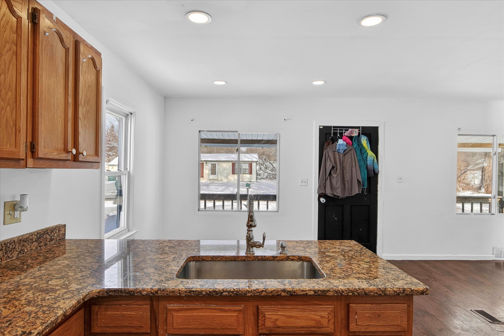 19-35799-Park-Pl-Romulus-MI-48174-WindowStill