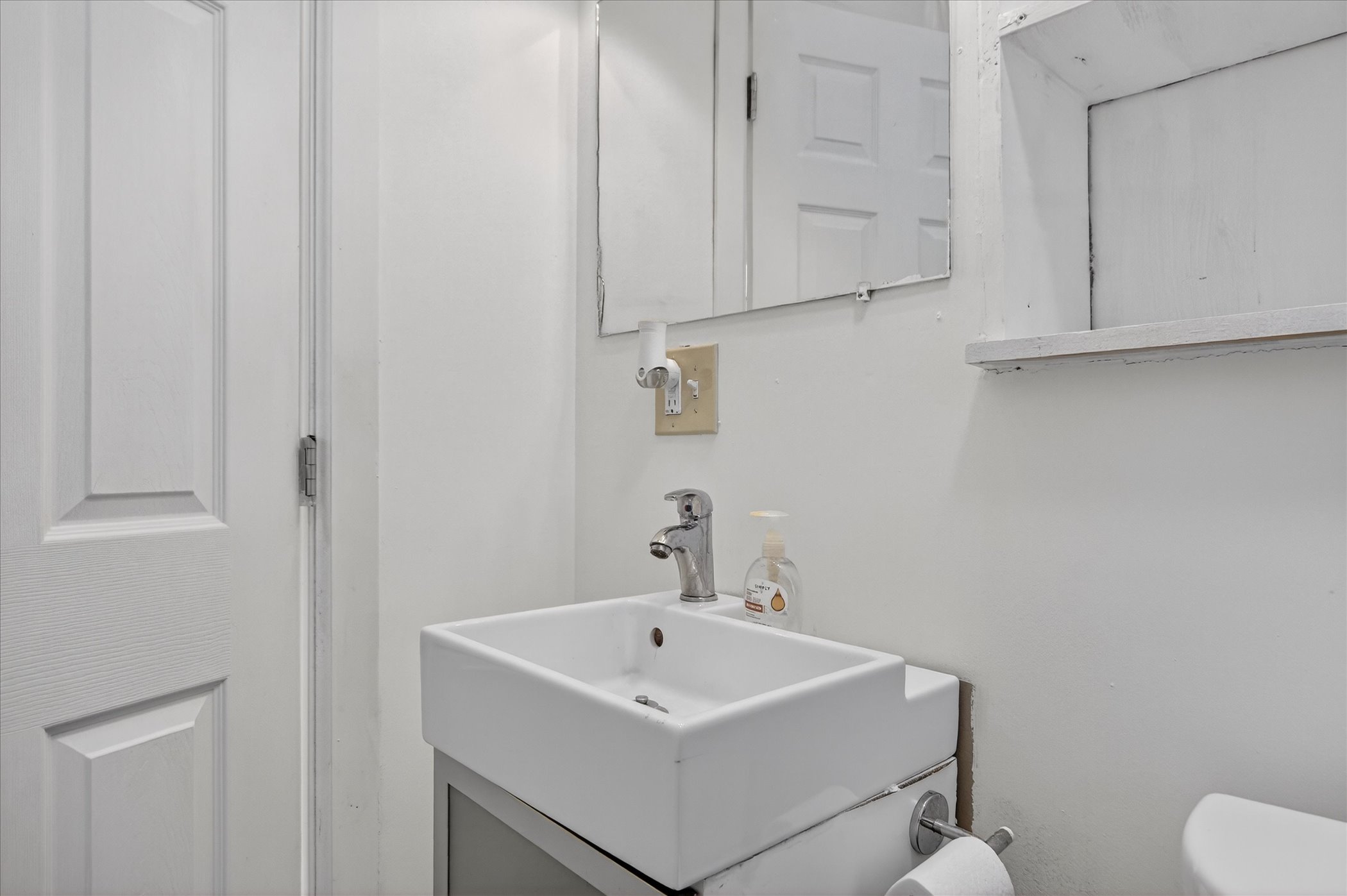 24-35799-Park-Pl-Romulus-MI-48174-WindowStill