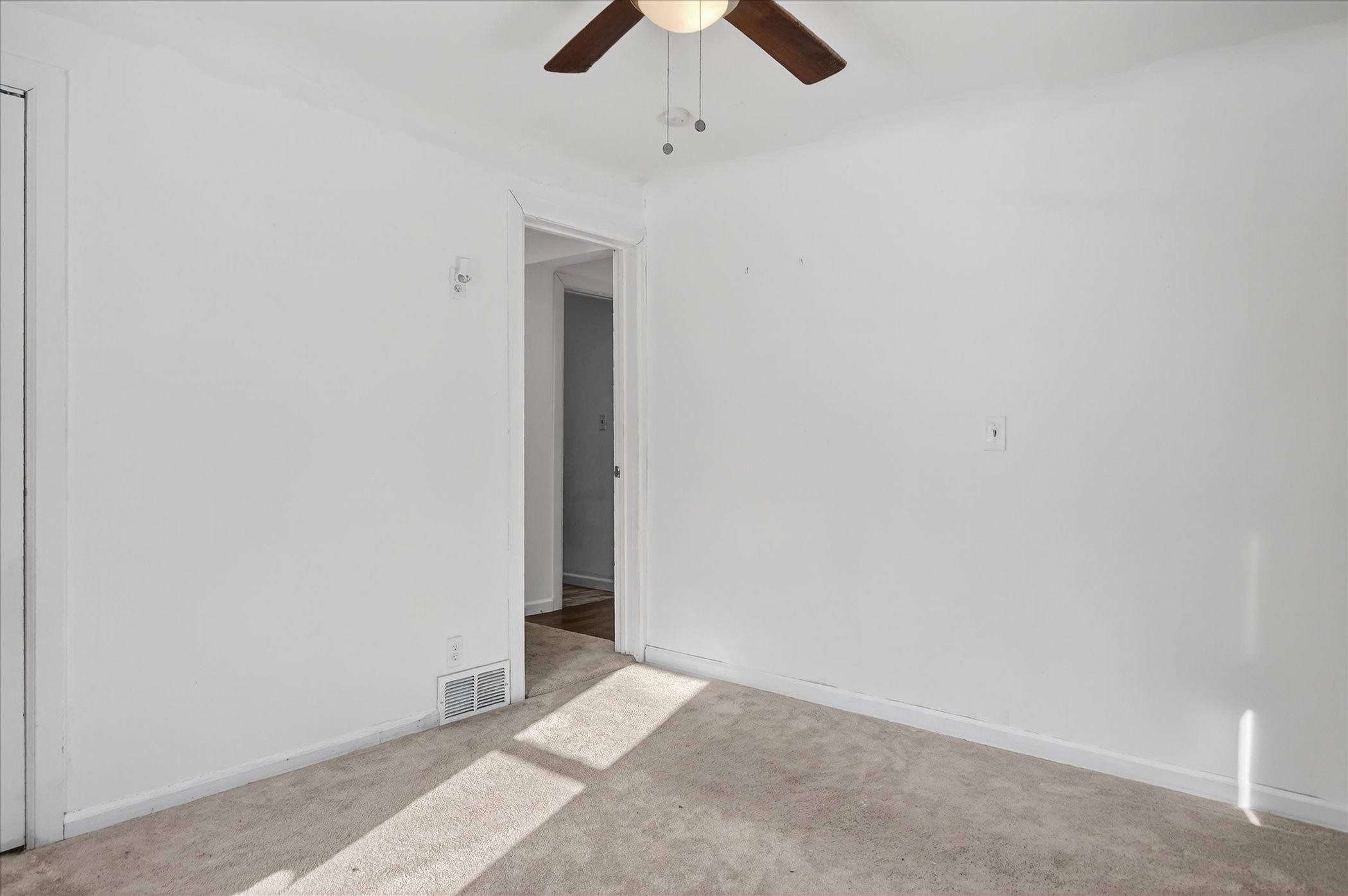 28-35799-Park-Pl-Romulus-MI-48174-WindowStill