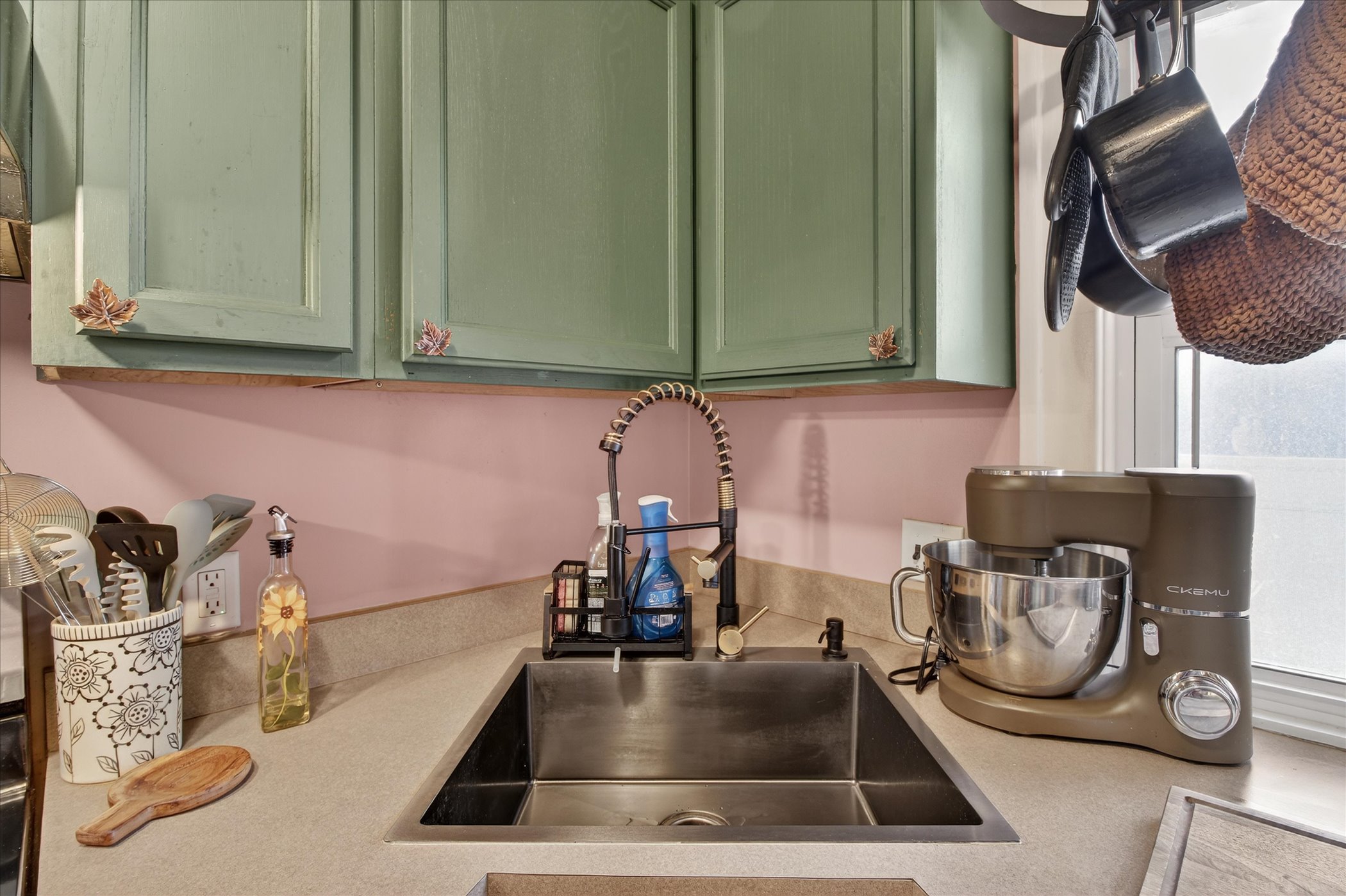 13-1214-Lincoln-Ave-Lincoln-Park-MI-48146-WindowStill