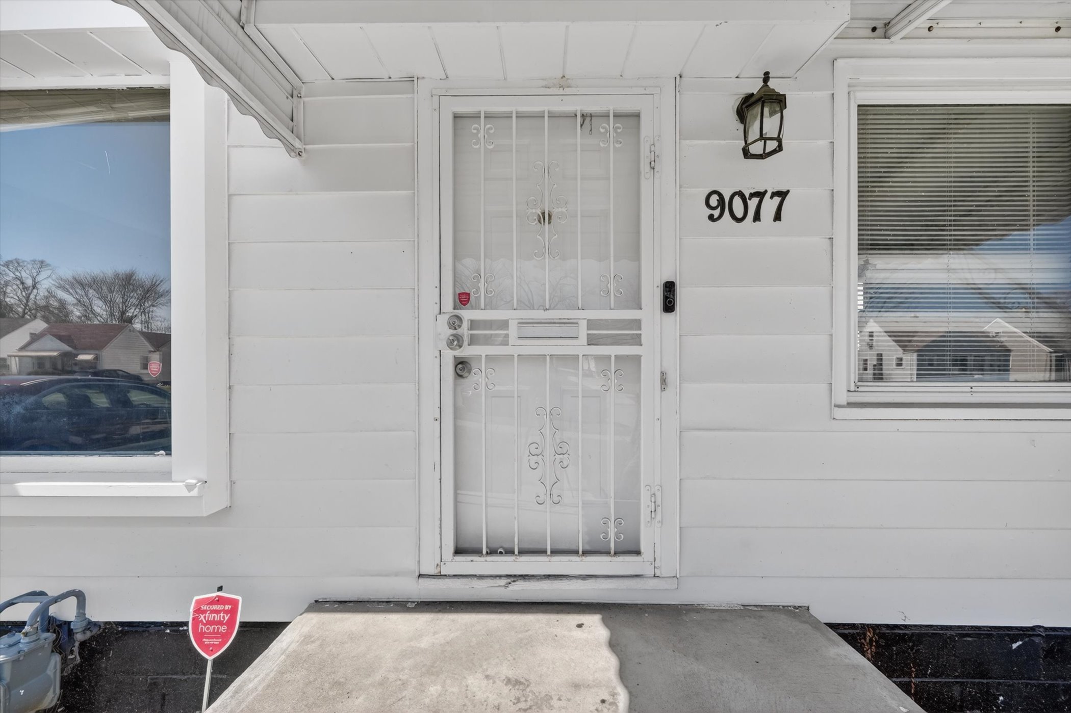 06-9077-Fielding-St-Detroit-Windowstill