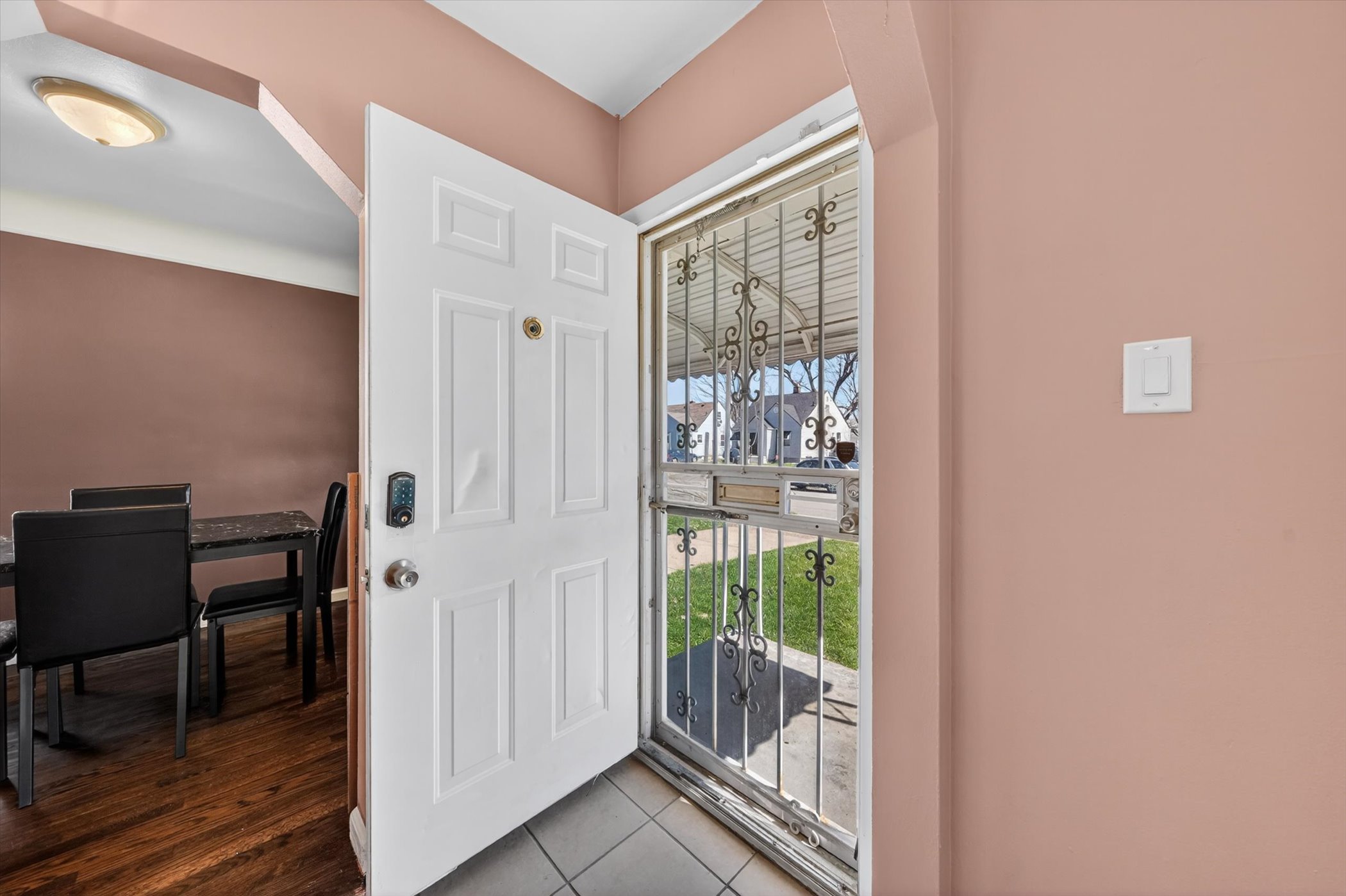 07-9077-Fielding-St-Detroit-Windowstill