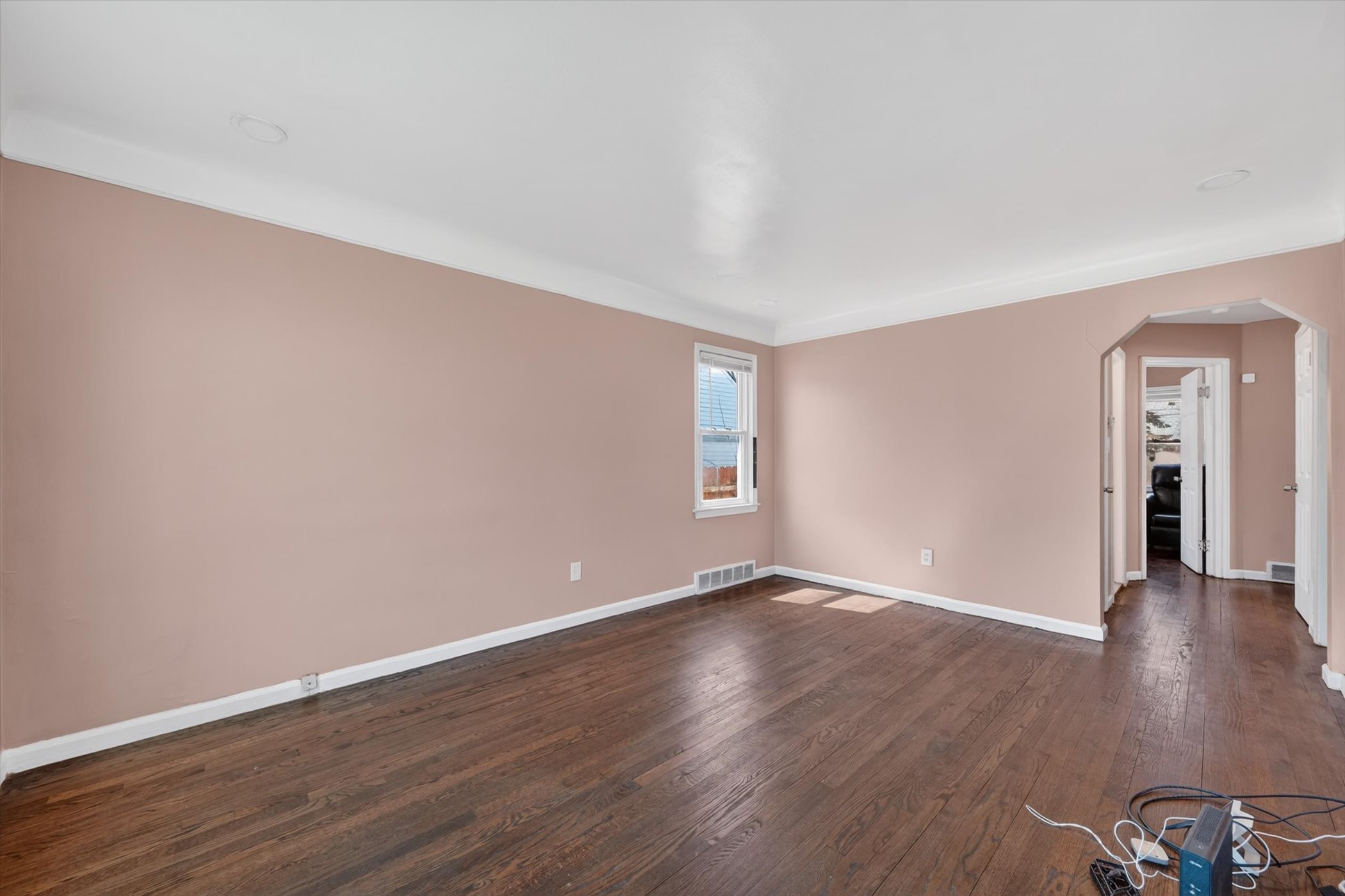 08-9077-Fielding-St-Detroit-Windowstill