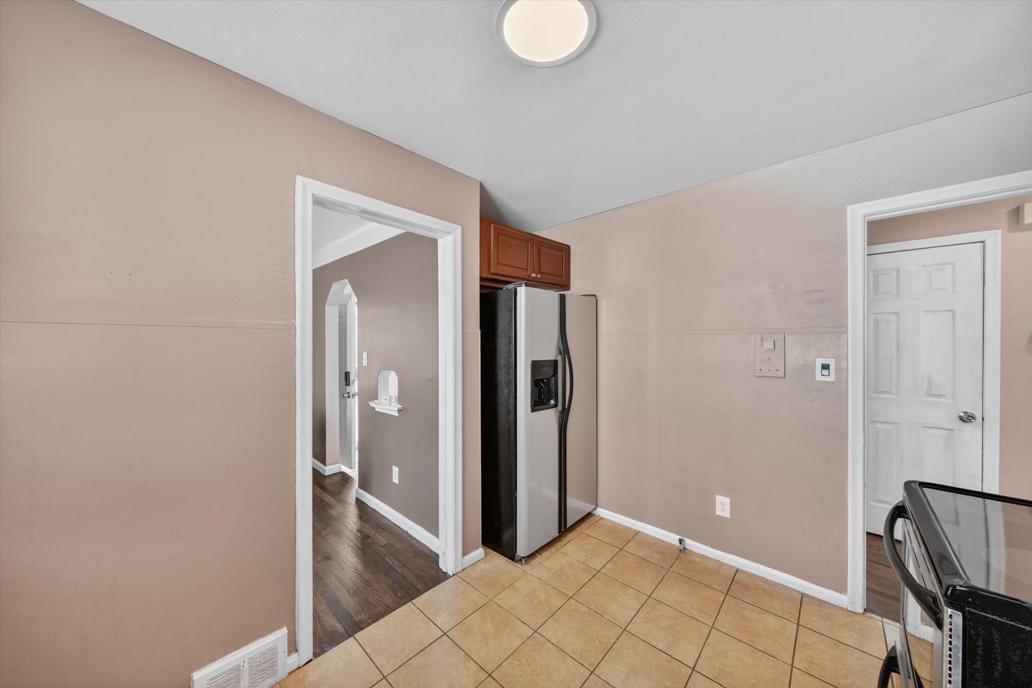 15-9077-Fielding-St-Detroit-Windowstill