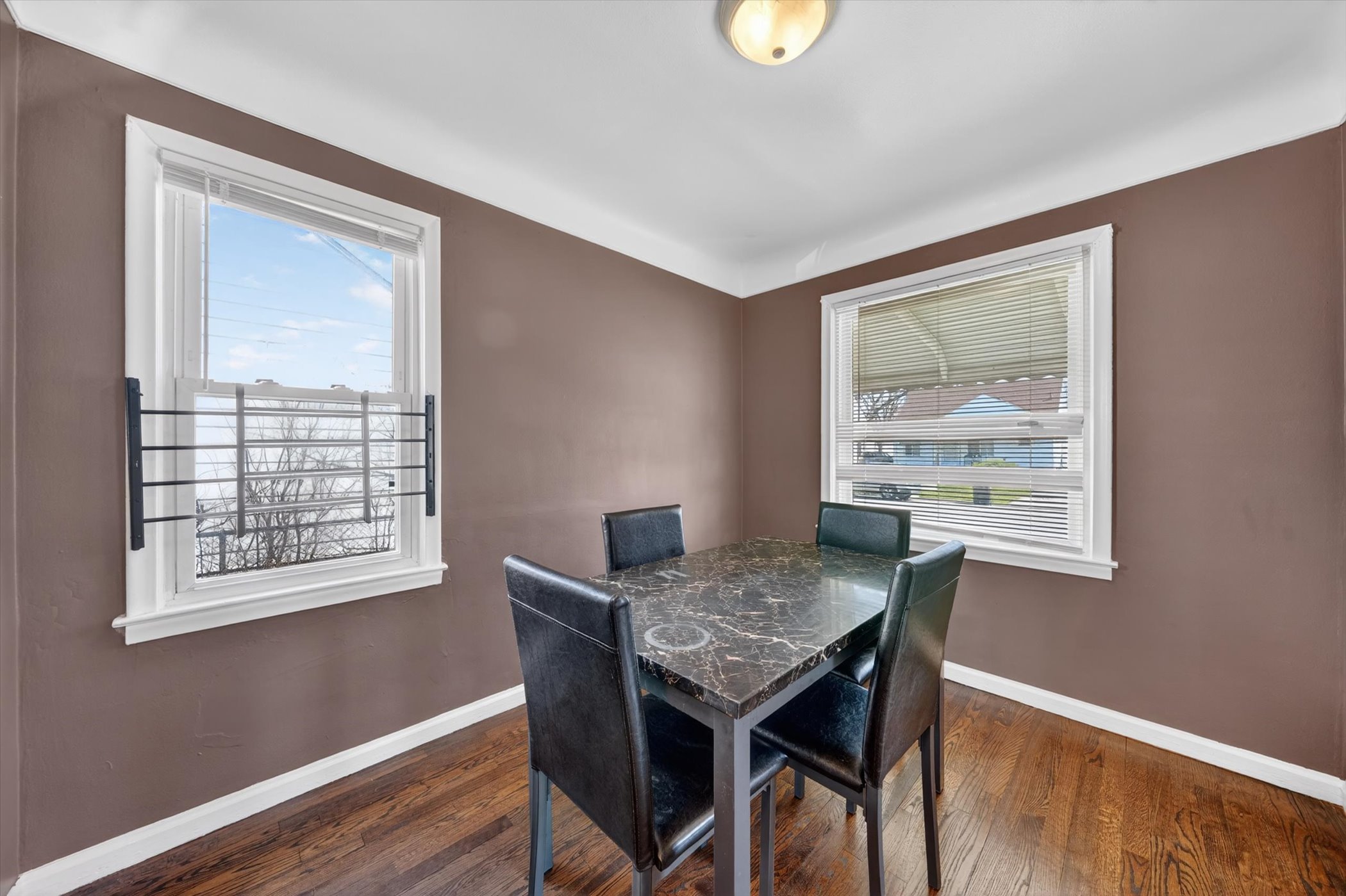 17-9077-Fielding-St-Detroit-Windowstill