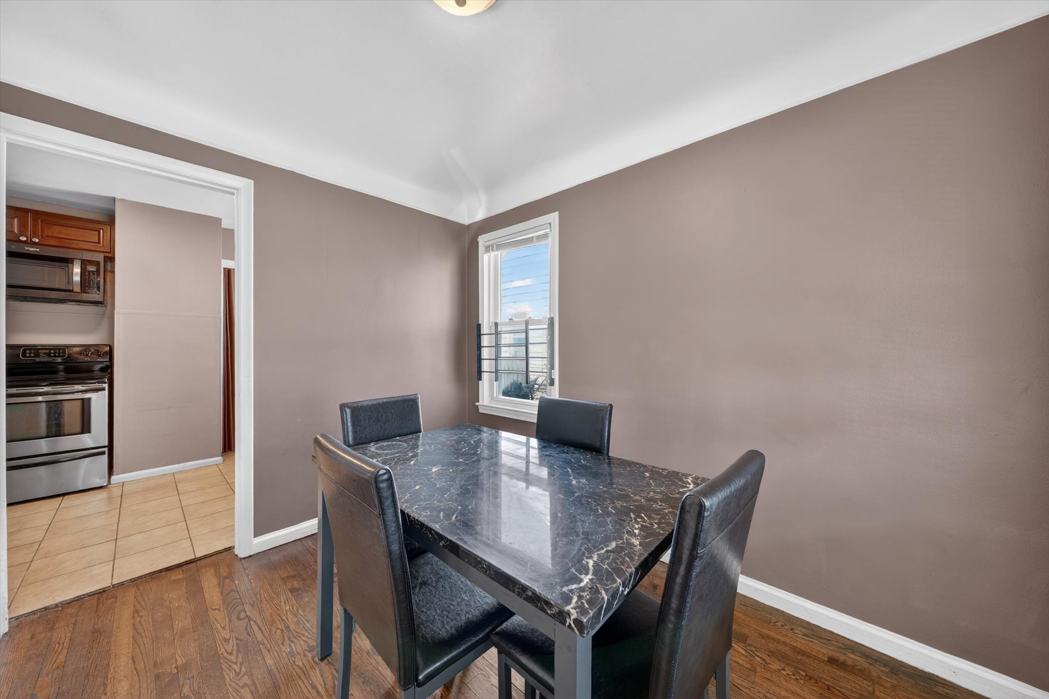 18-9077-Fielding-St-Detroit-Windowstill