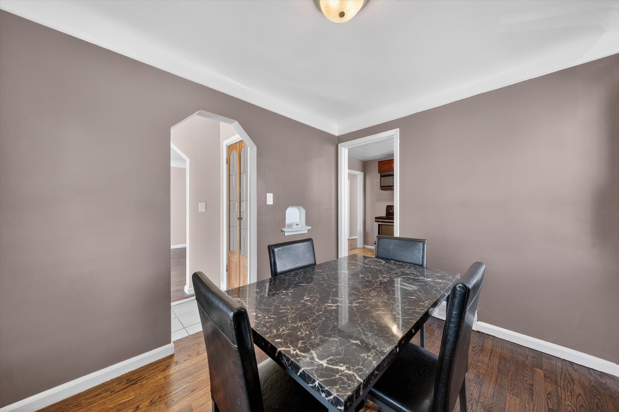 19-9077-Fielding-St-Detroit-Windowstill