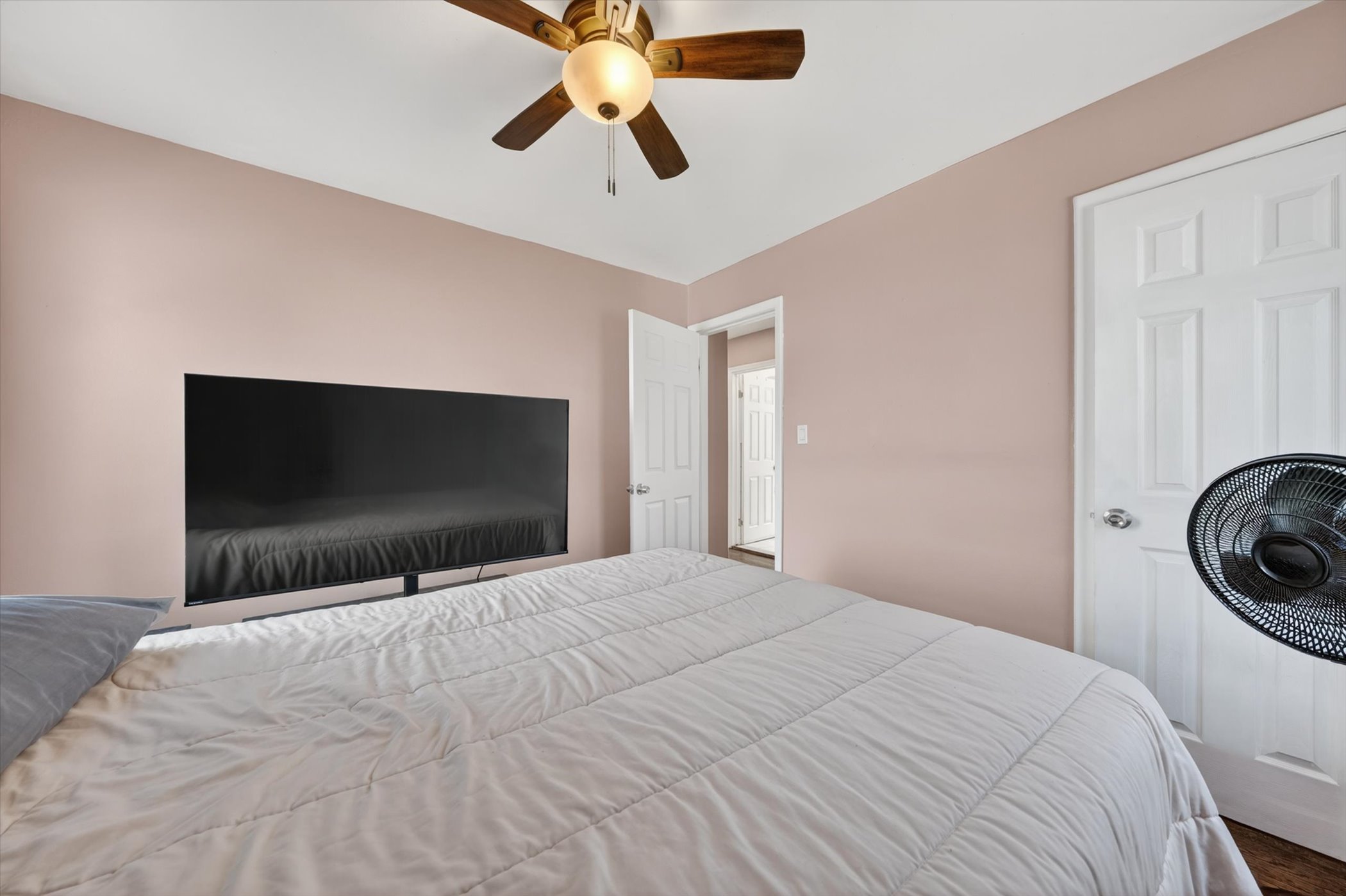 22-9077-Fielding-St-Detroit-Windowstill