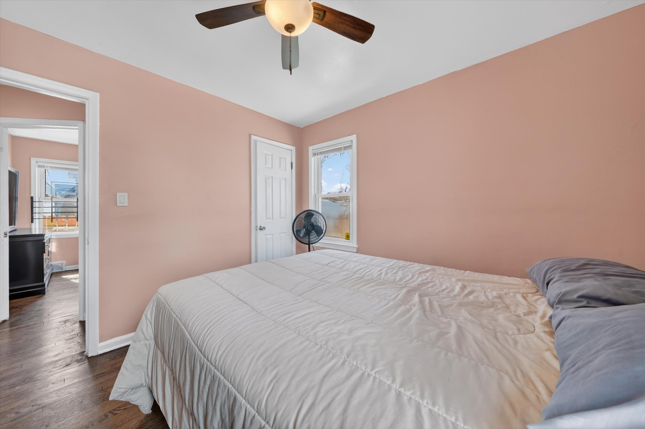 23-9077-Fielding-St-Detroit-Windowstill