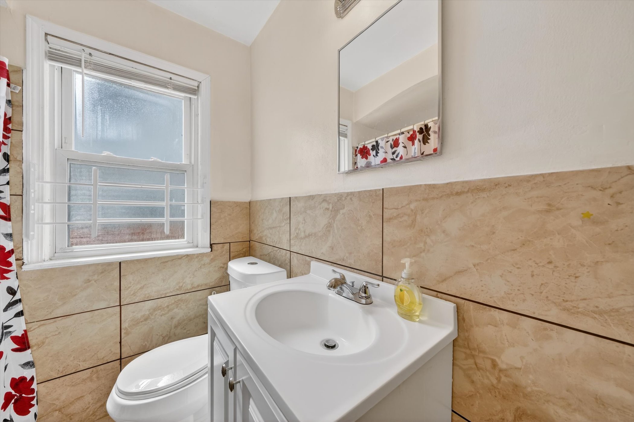 24-9077-Fielding-St-Detroit-Windowstill