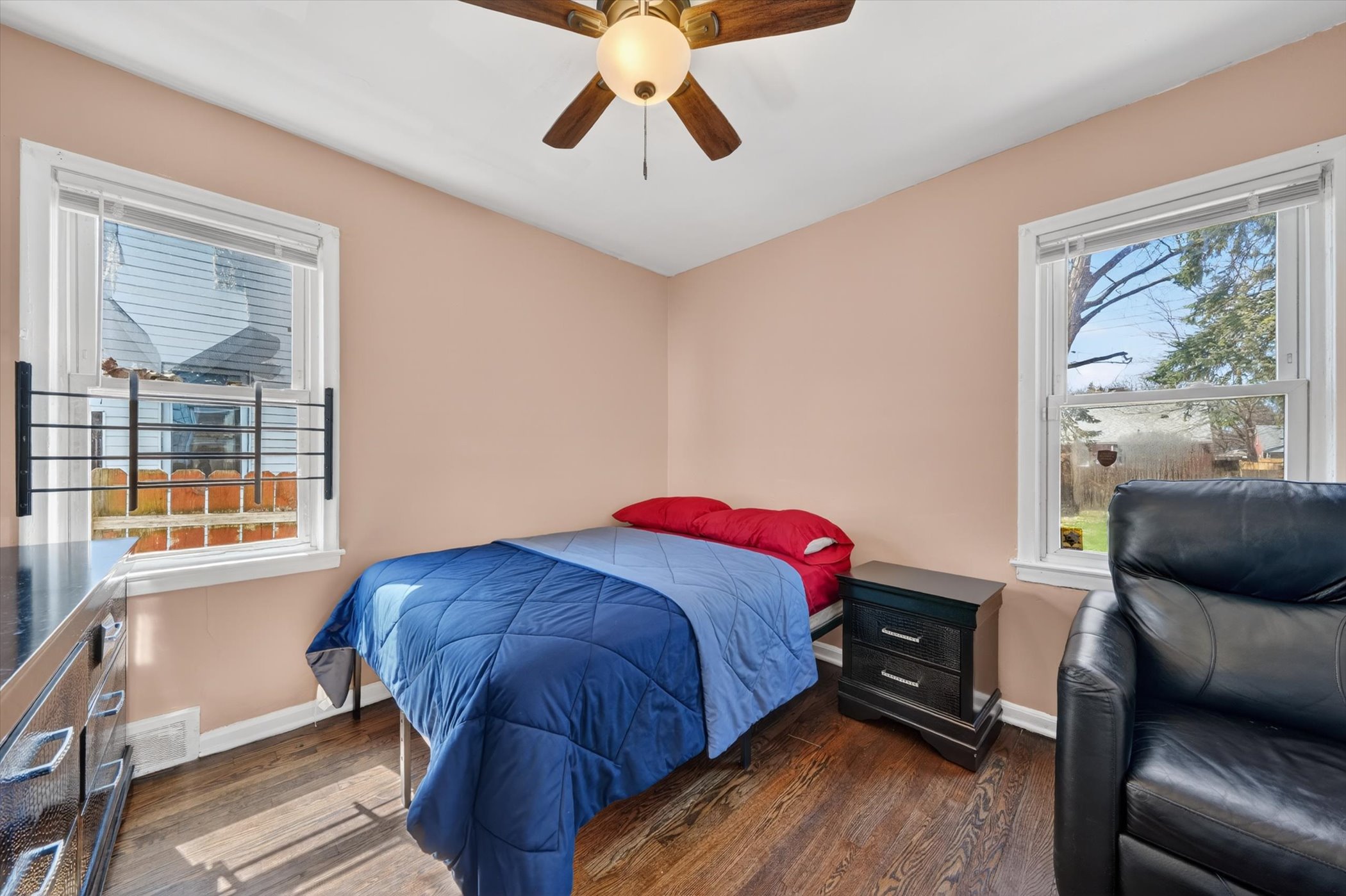 26-9077-Fielding-St-Detroit-Windowstill