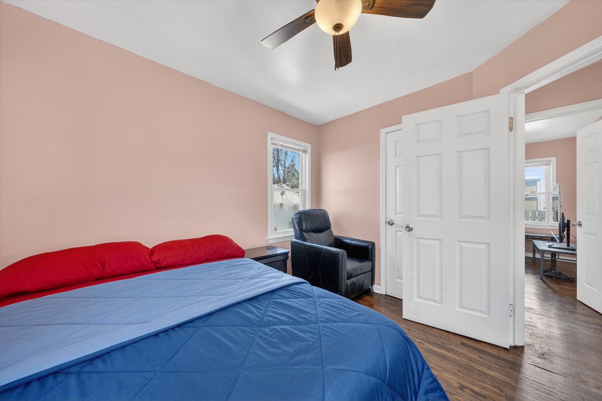 27-9077-Fielding-St-Detroit-Windowstill