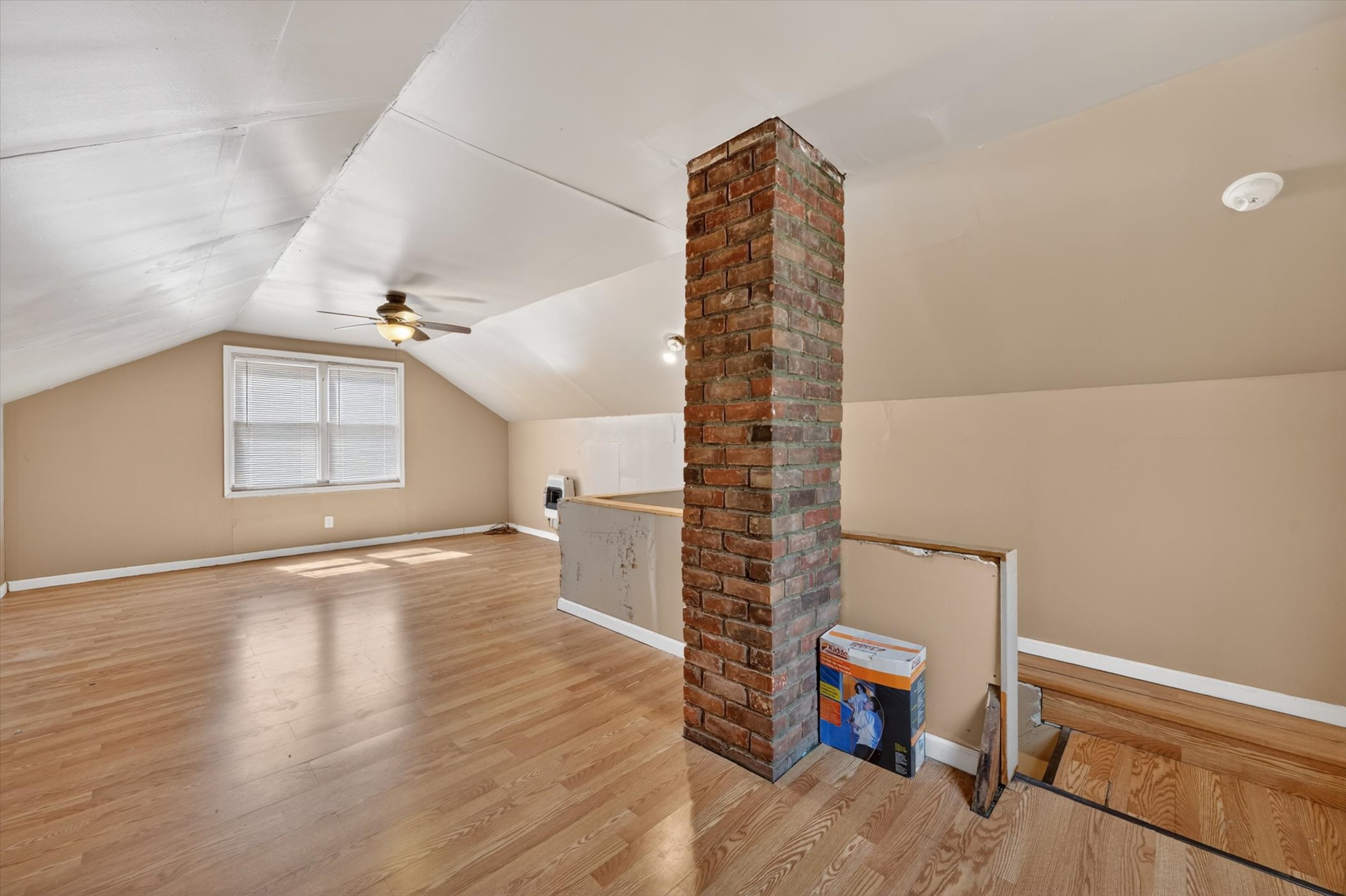 29-9077-Fielding-St-Detroit-Windowstill