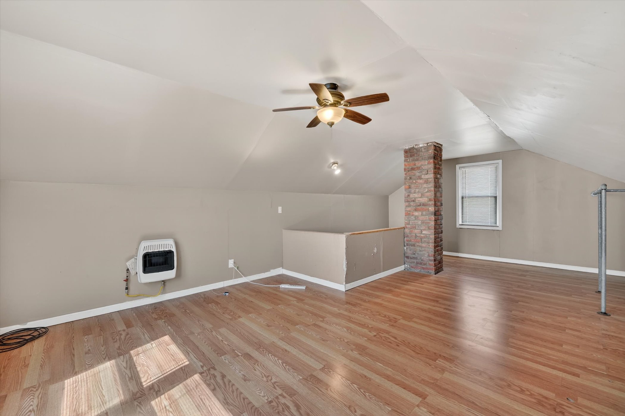 30-9077-Fielding-St-Detroit-Windowstill