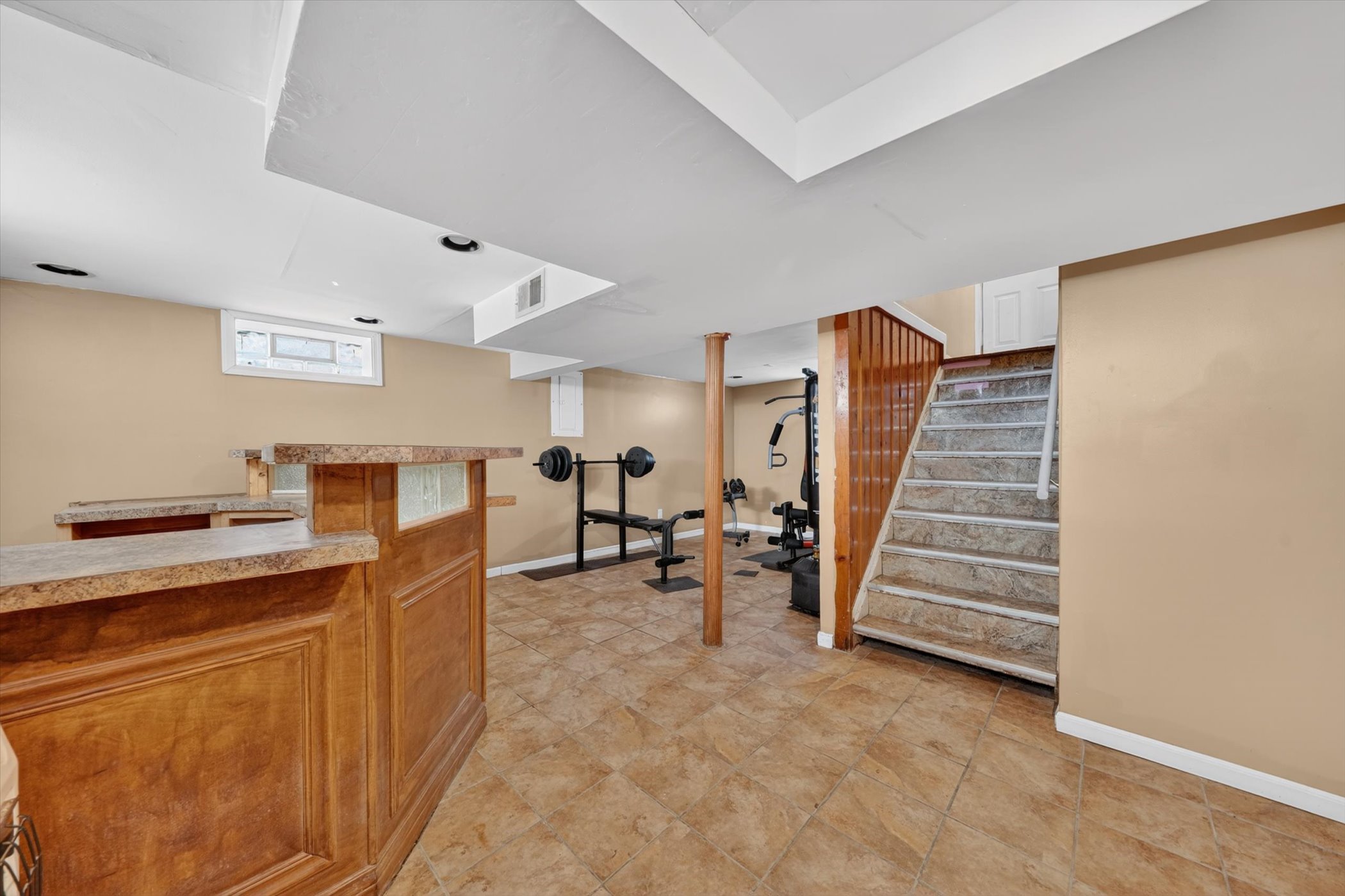 32-9077-Fielding-St-Detroit-Windowstill