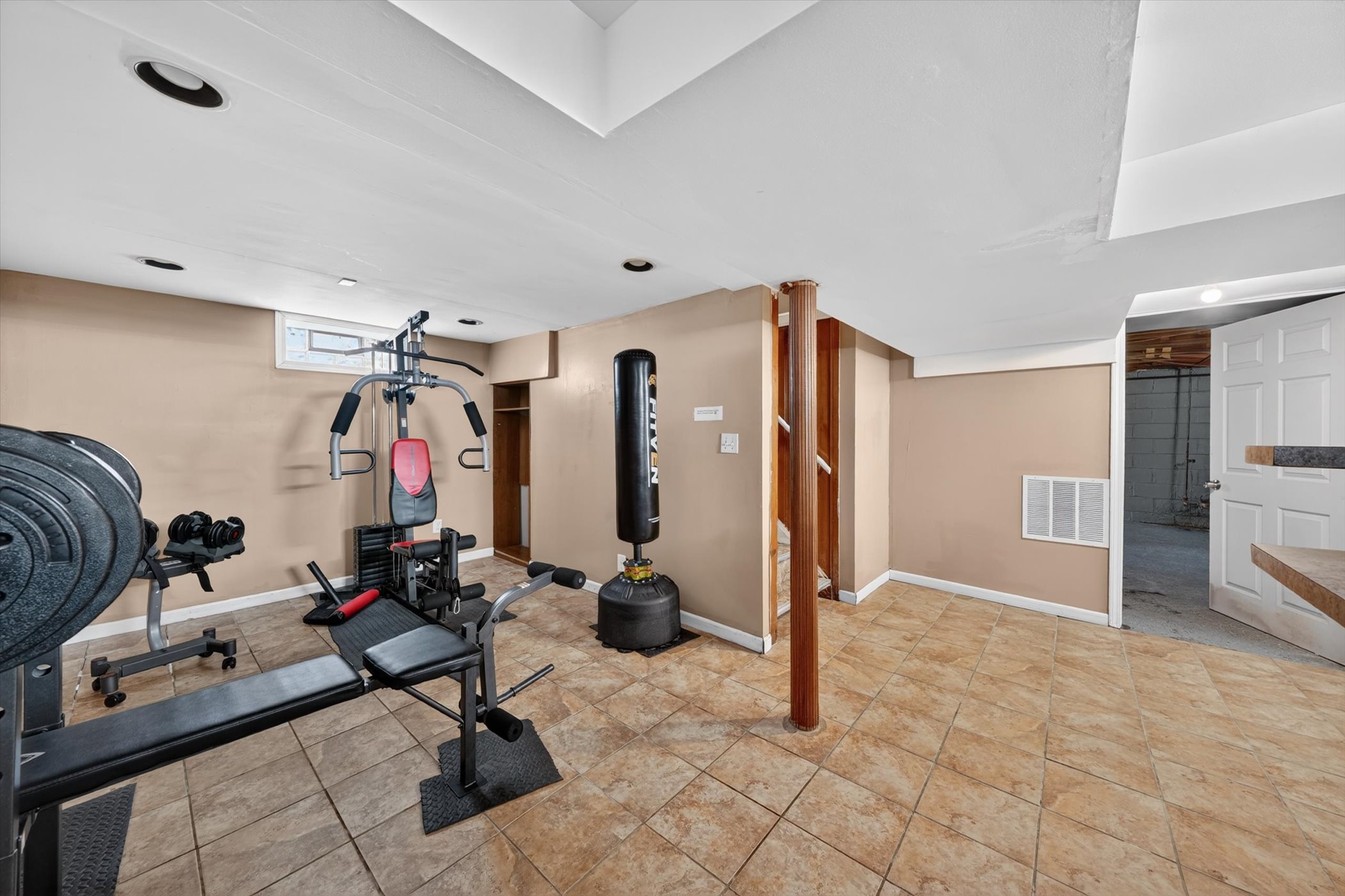 34-9077-Fielding-St-Detroit-Windowstill