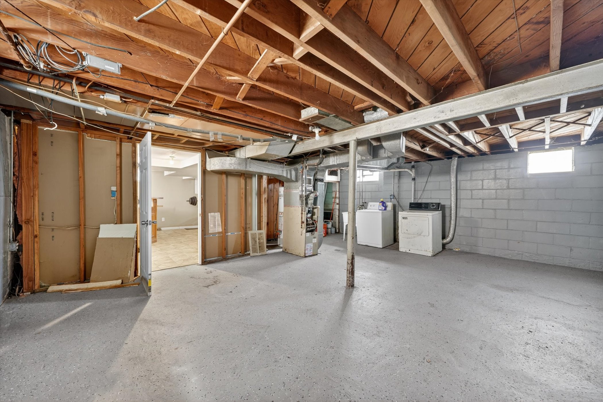 36-9077-Fielding-St-Detroit-Windowstill