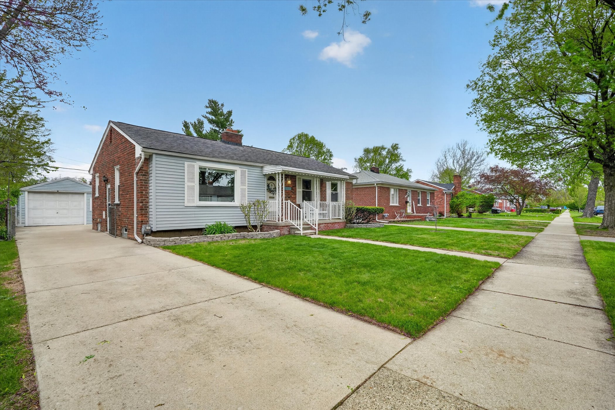 02-9919-Brookfield-St-Livonia-MI-48150-WindowStill