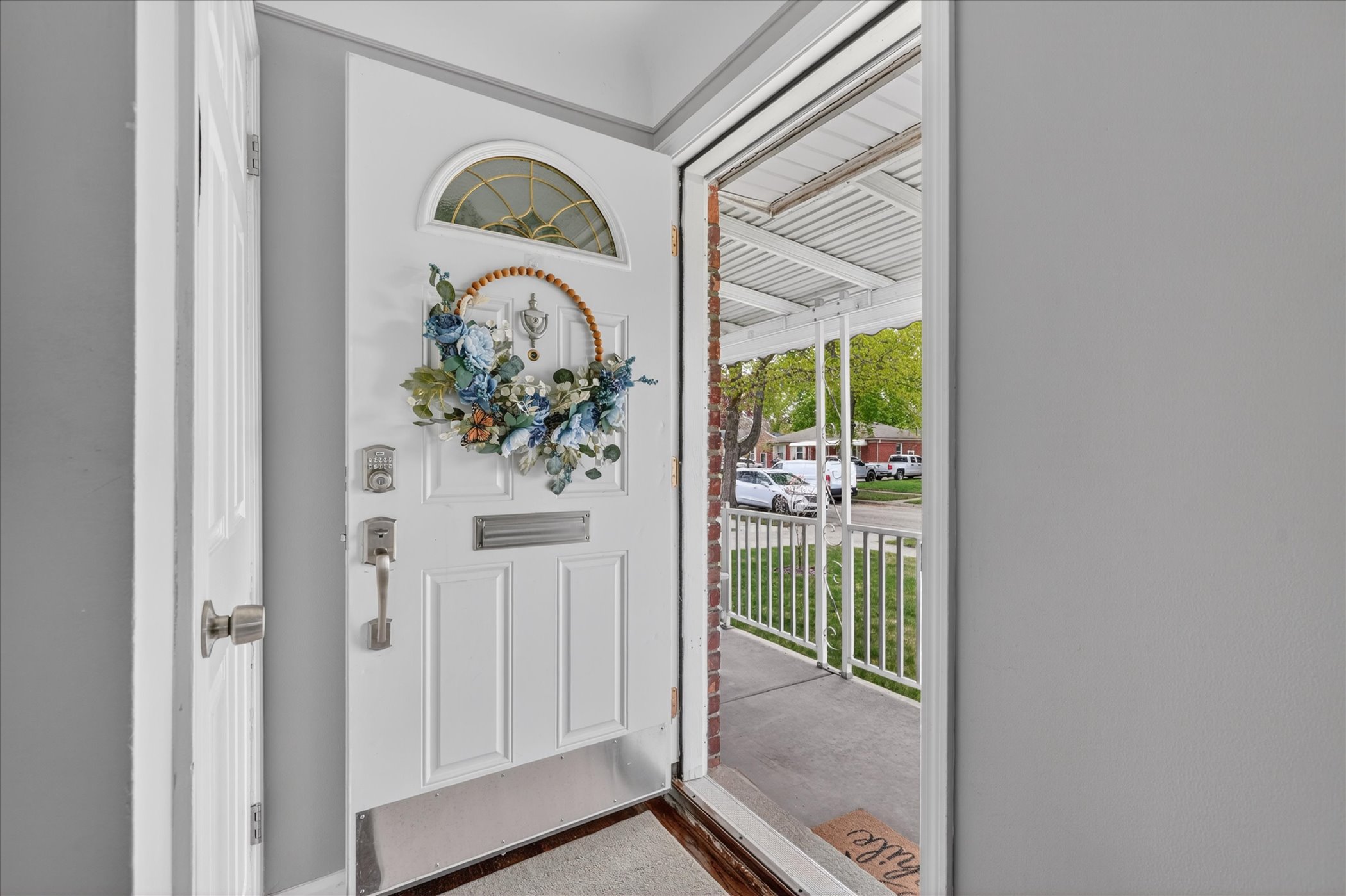 07-9919-Brookfield-St-Livonia-MI-48150-WindowStill