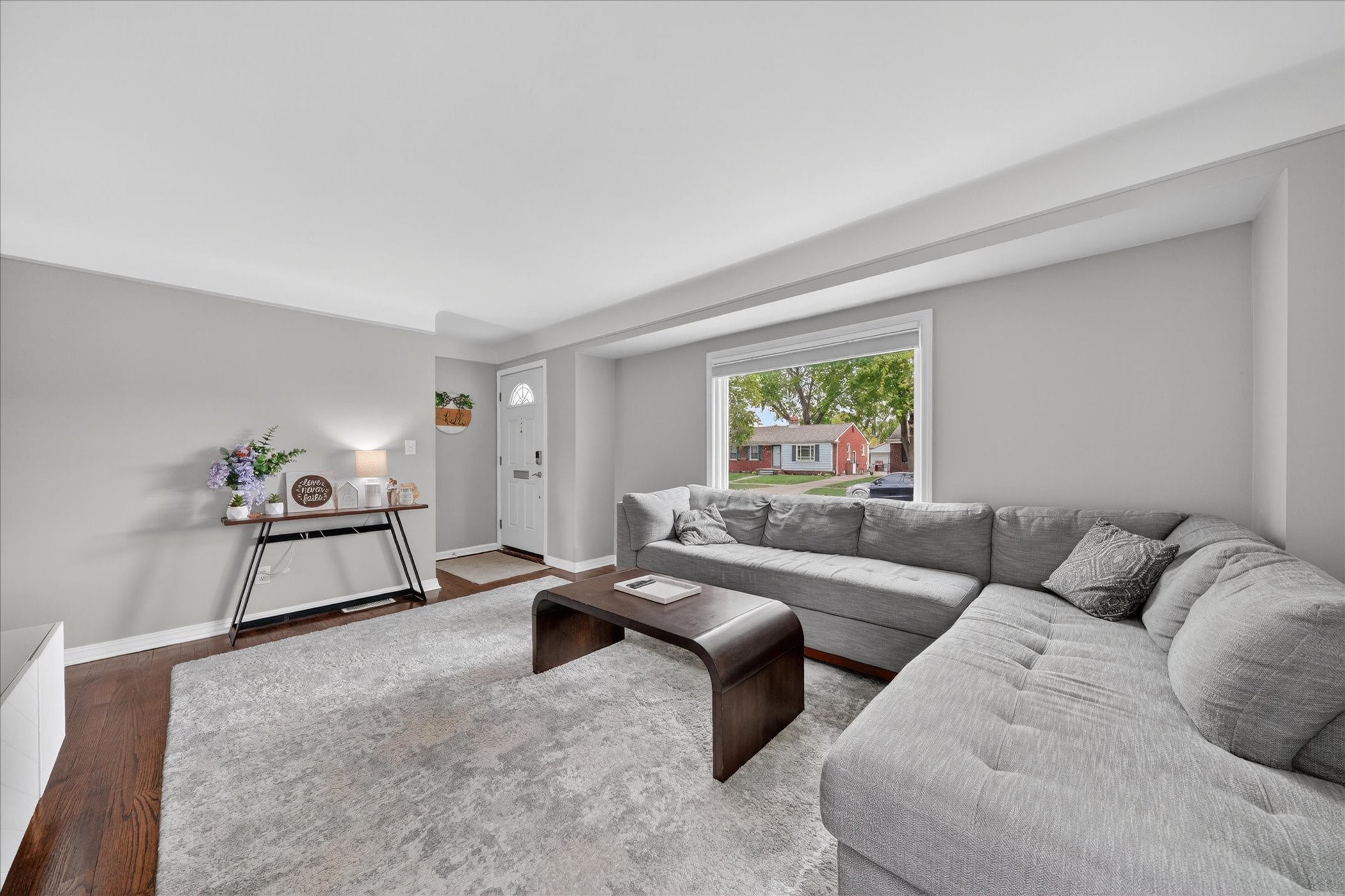 10-9919-Brookfield-St-Livonia-MI-48150-WindowStill