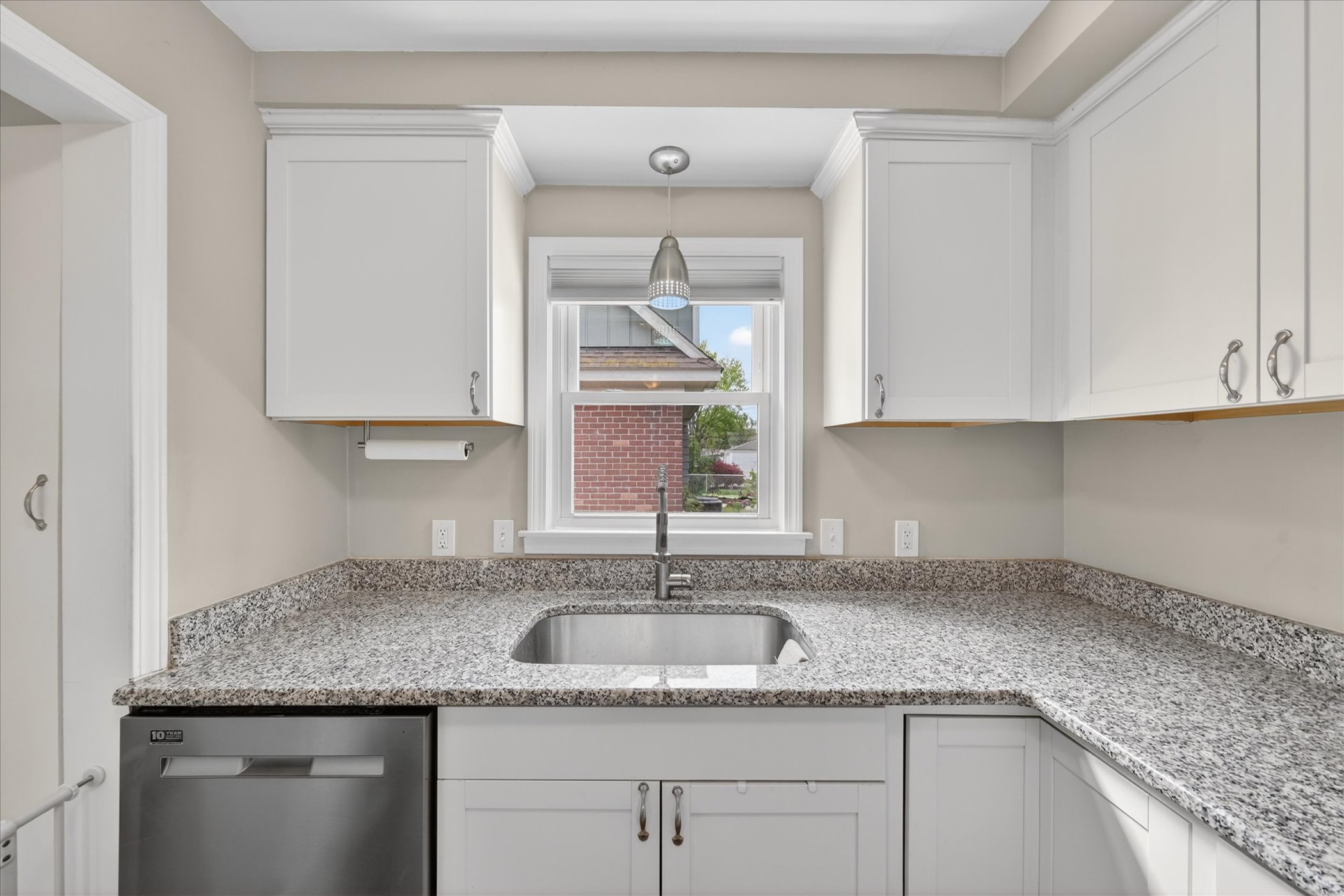 13-9919-Brookfield-St-Livonia-MI-48150-WindowStill