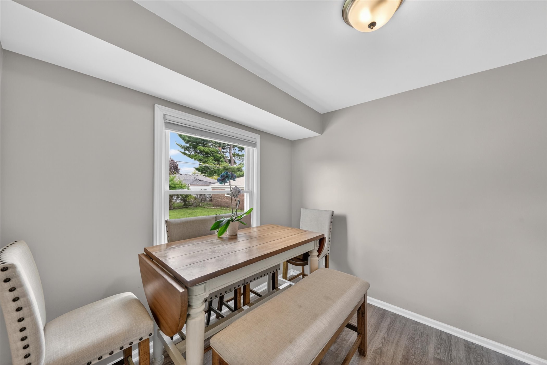 16-9919-Brookfield-St-Livonia-MI-48150-WindowStill