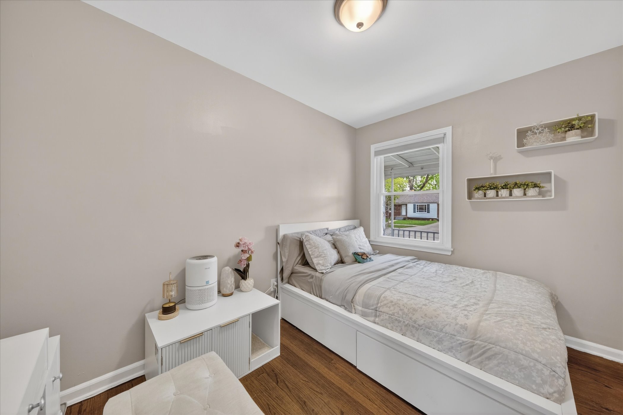 18-9919-Brookfield-St-Livonia-MI-48150-WindowStill
