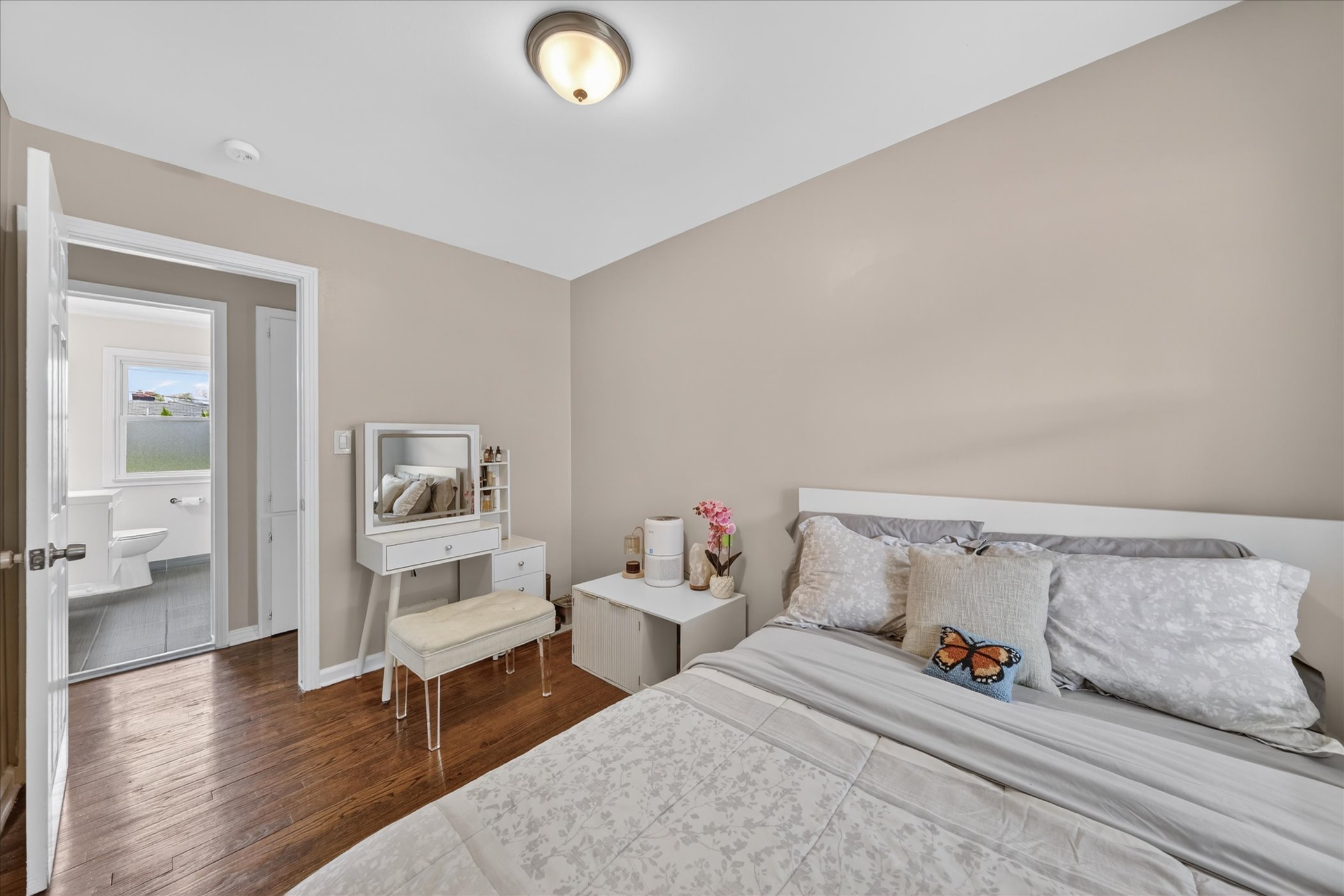 19-9919-Brookfield-St-Livonia-MI-48150-WindowStill