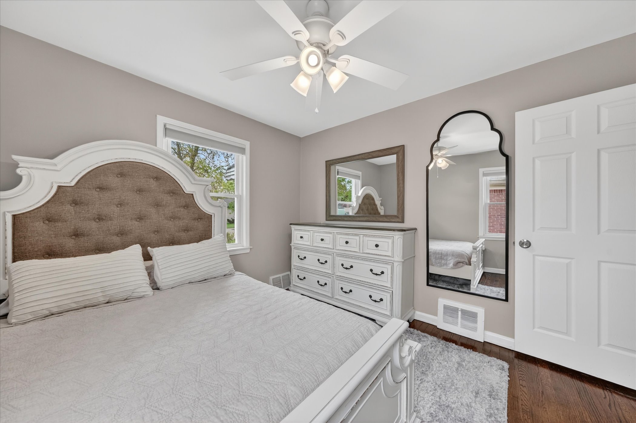 23-9919-Brookfield-St-Livonia-MI-48150-WindowStill