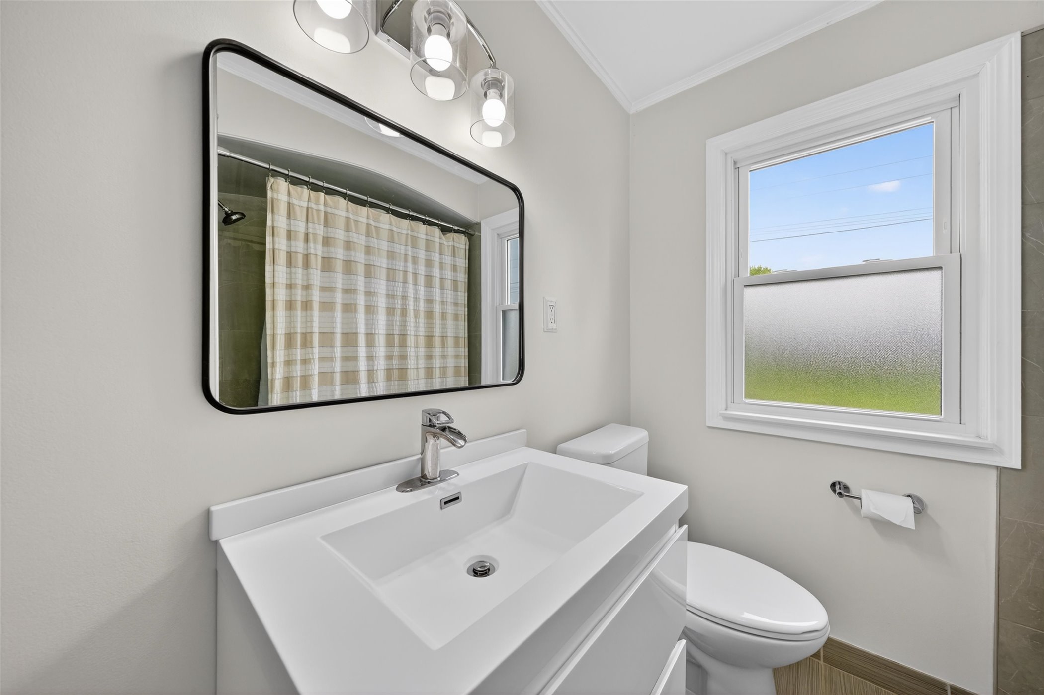 24-9919-Brookfield-St-Livonia-MI-48150-WindowStill