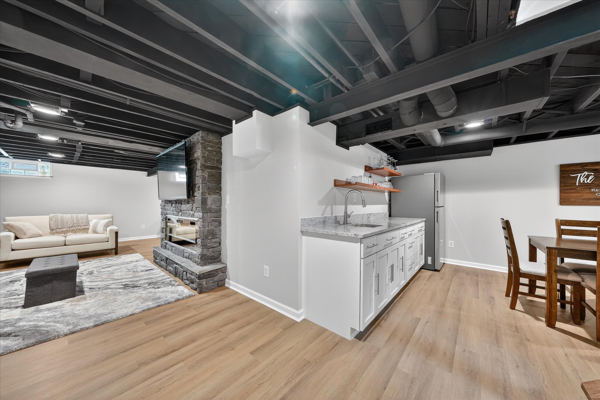 28-9919-Brookfield-St-Livonia-MI-48150-WindowStill