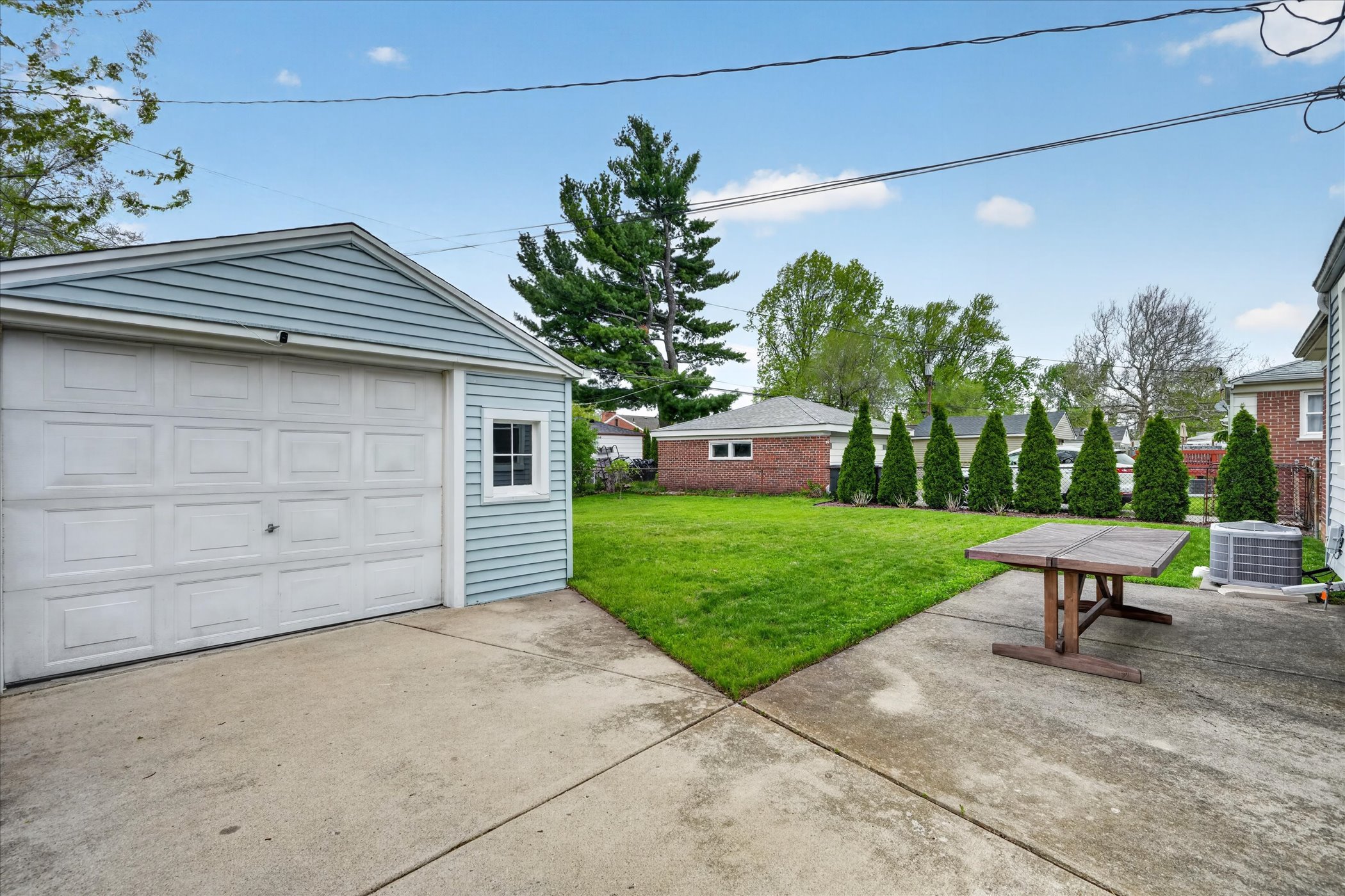 35-9919-Brookfield-St-Livonia-MI-48150-WindowStill