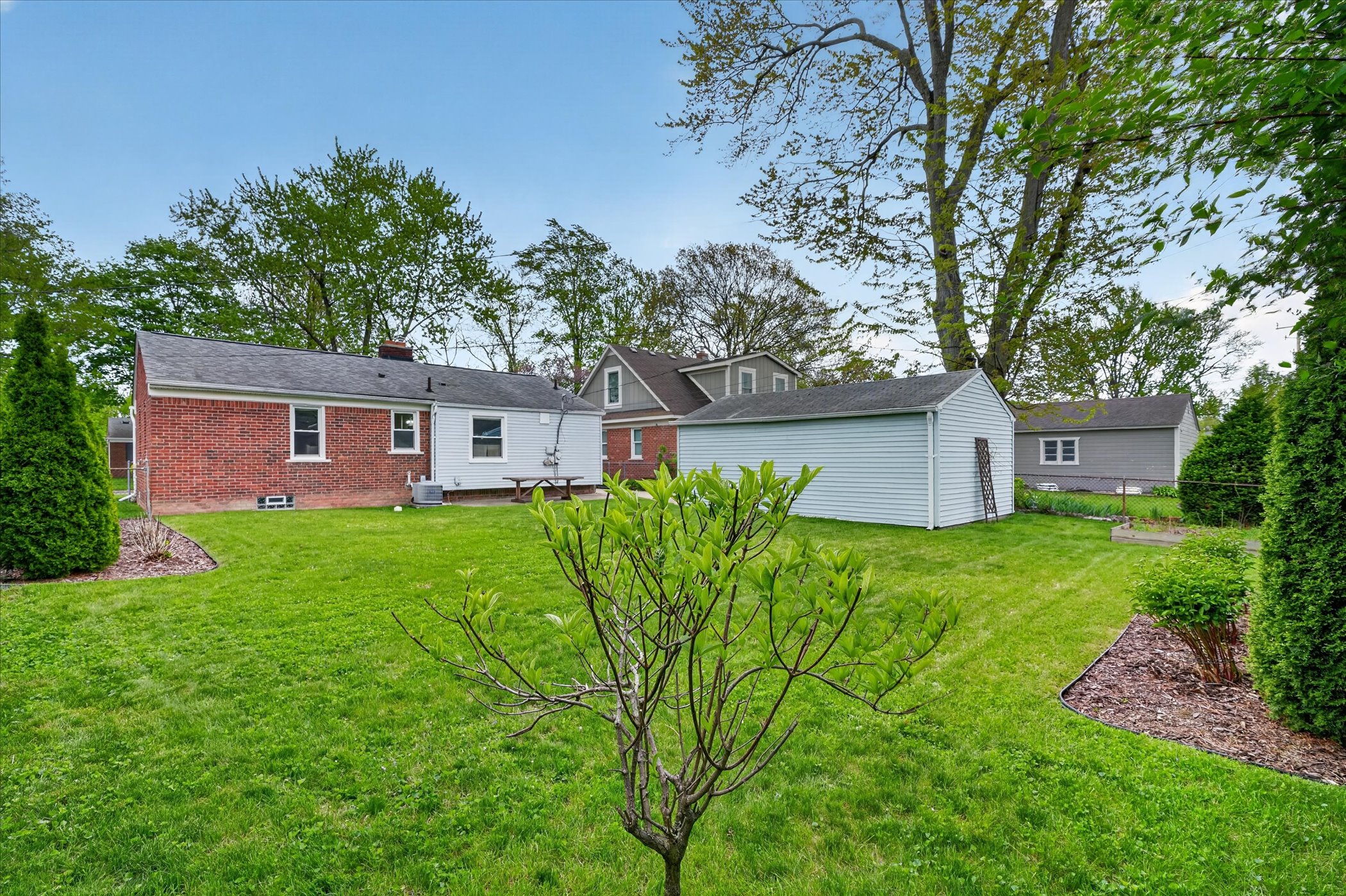 37-9919-Brookfield-St-Livonia-MI-48150-WindowStill