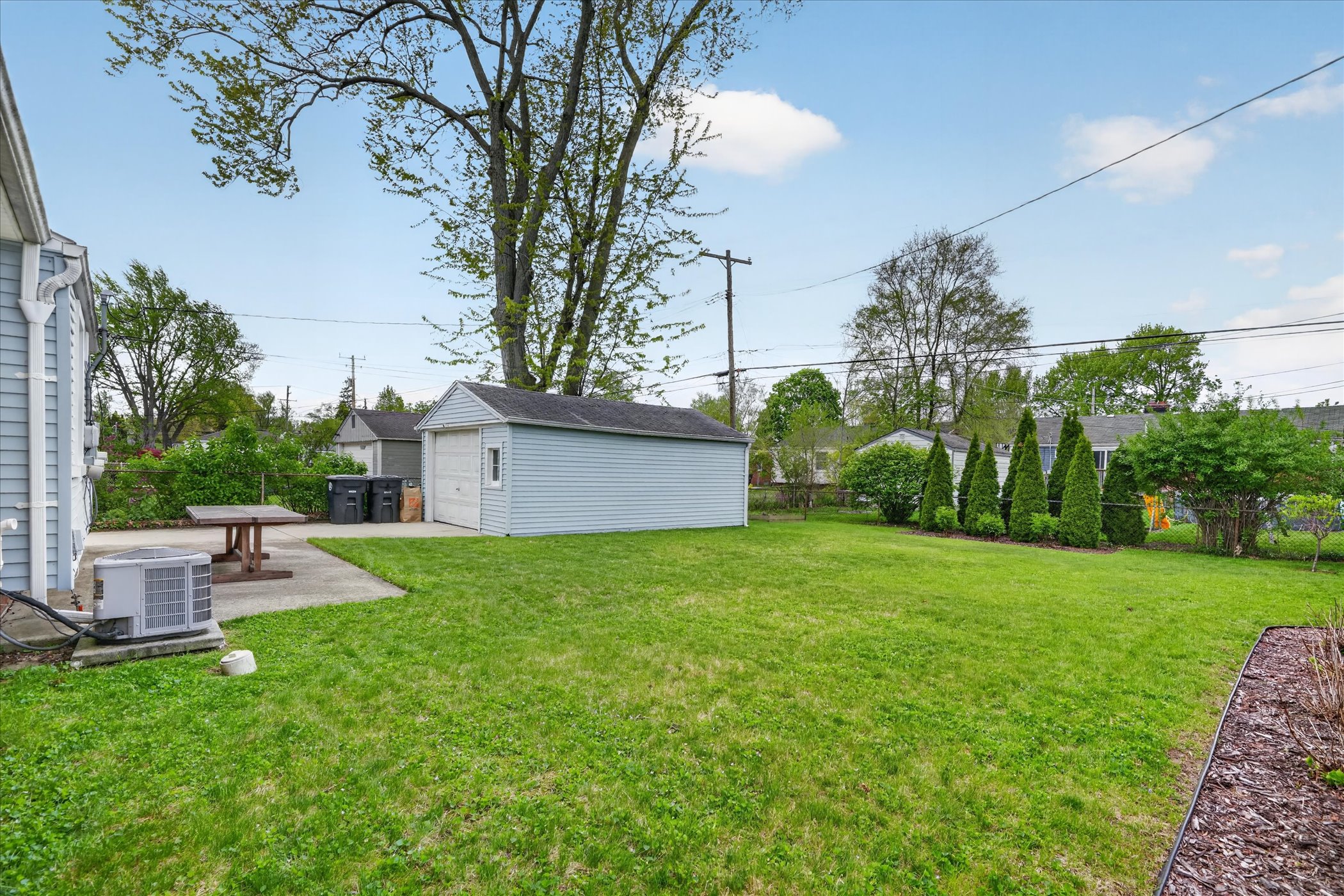38-9919-Brookfield-St-Livonia-MI-48150-WindowStill
