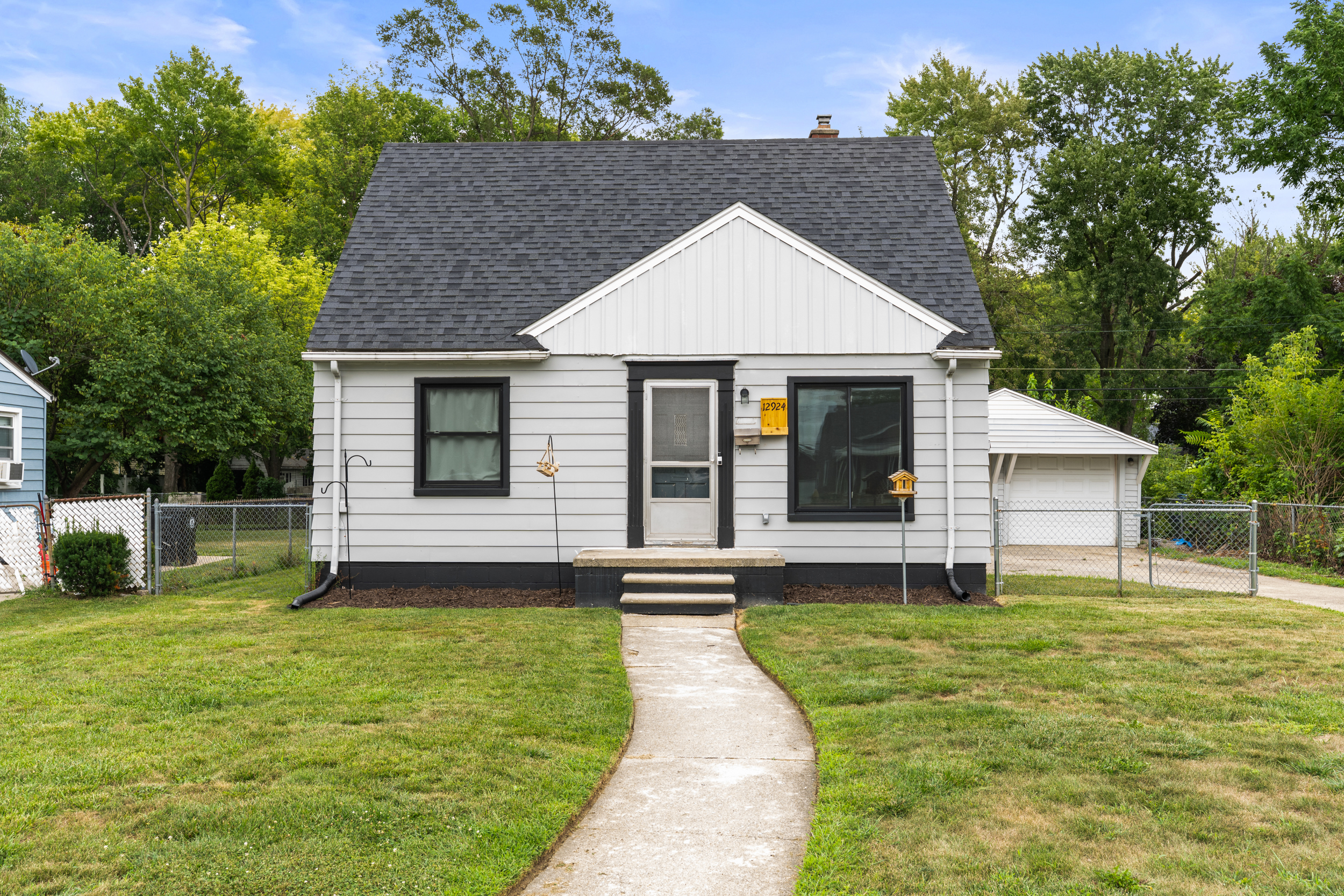 12924 norborne ave_001