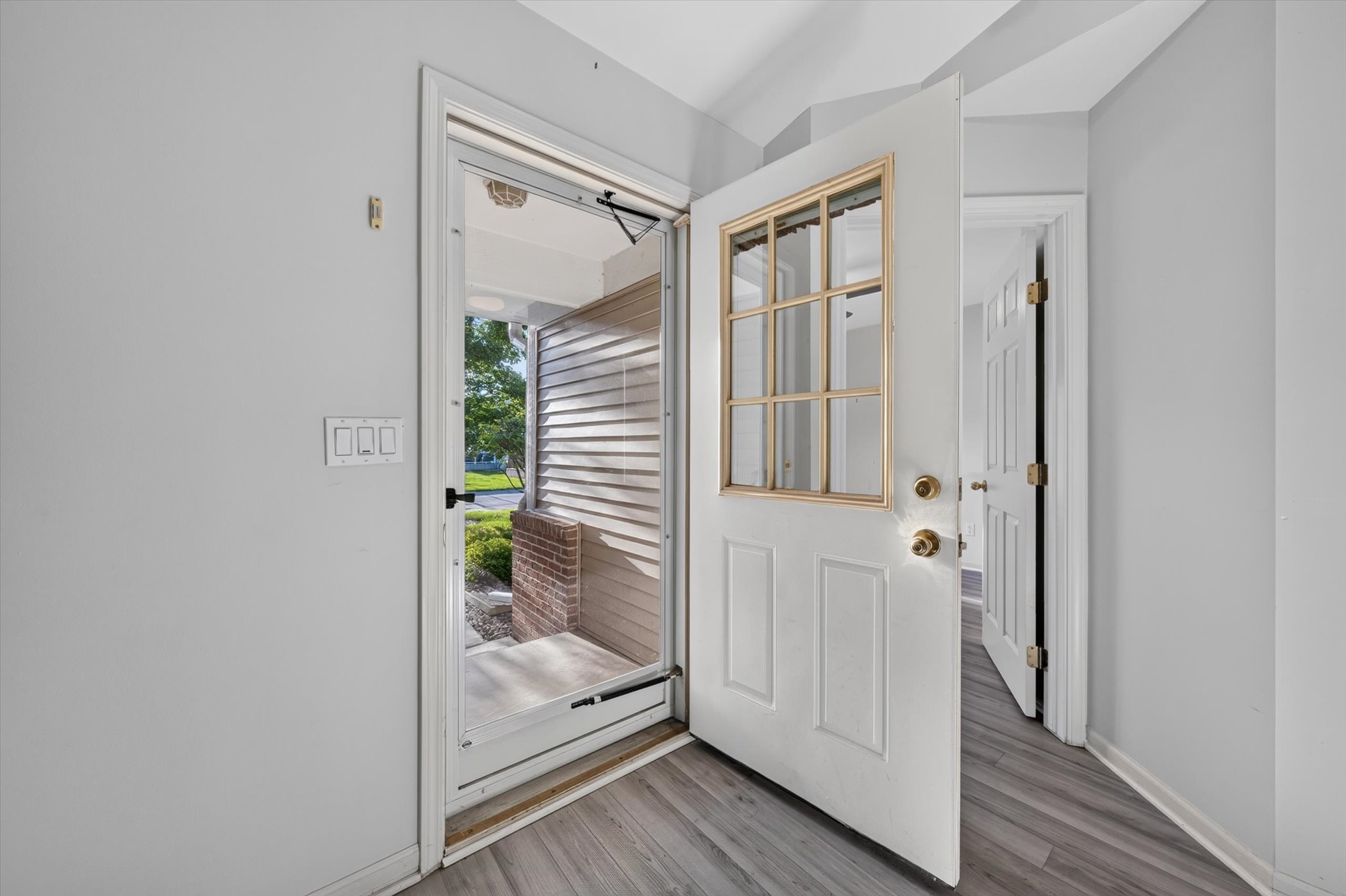 07-17607-Liberty-Ln-WindowStill-Photography