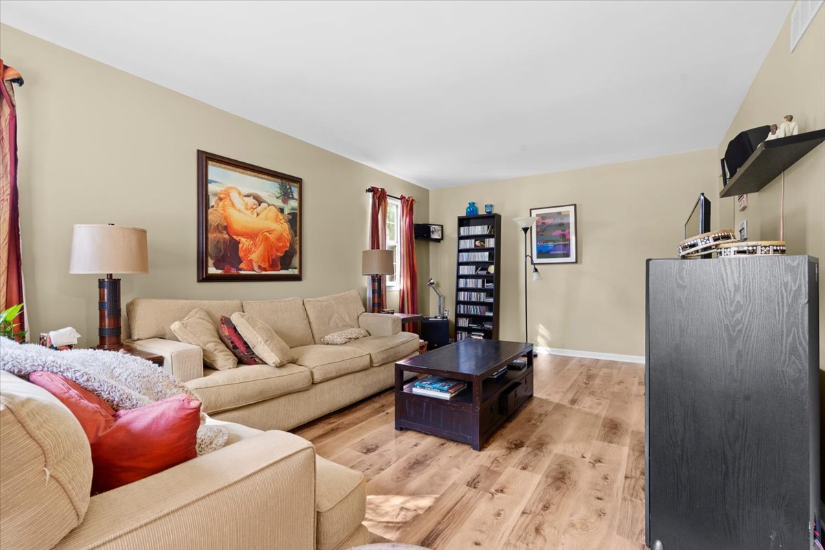 06-2607 Ardmore Ave-6