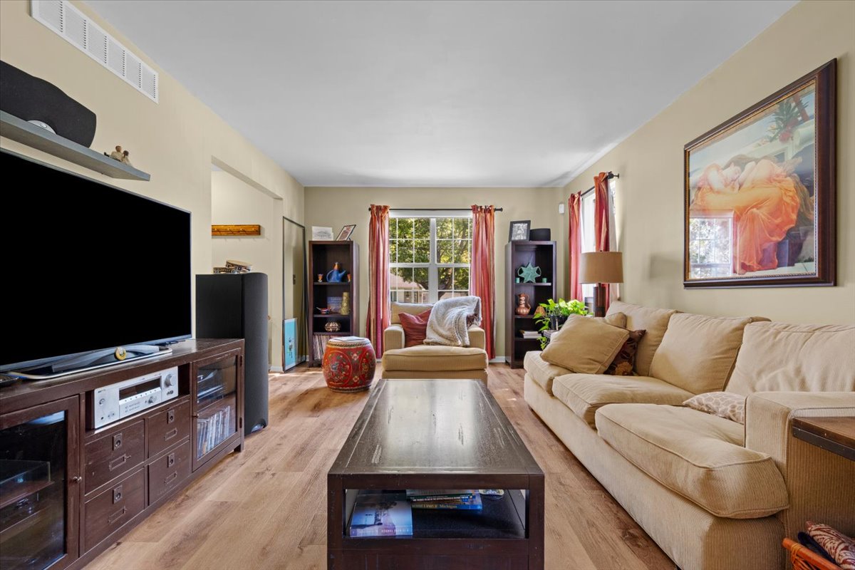 08-2607 Ardmore Ave-8