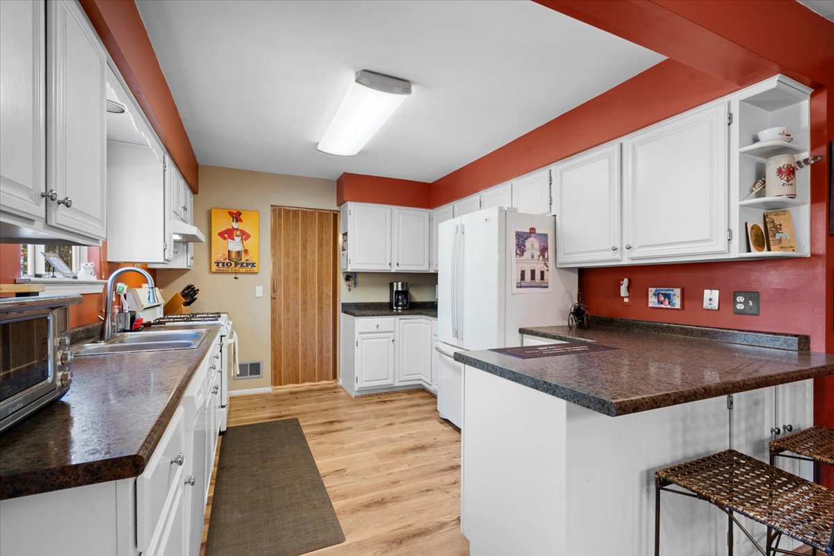09-2607 Ardmore Ave-9