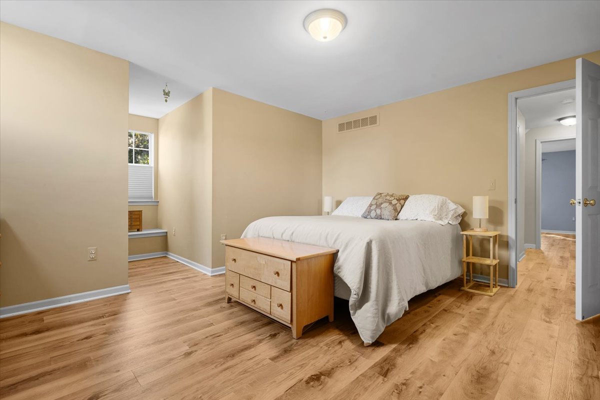 15-2607 Ardmore Ave-15