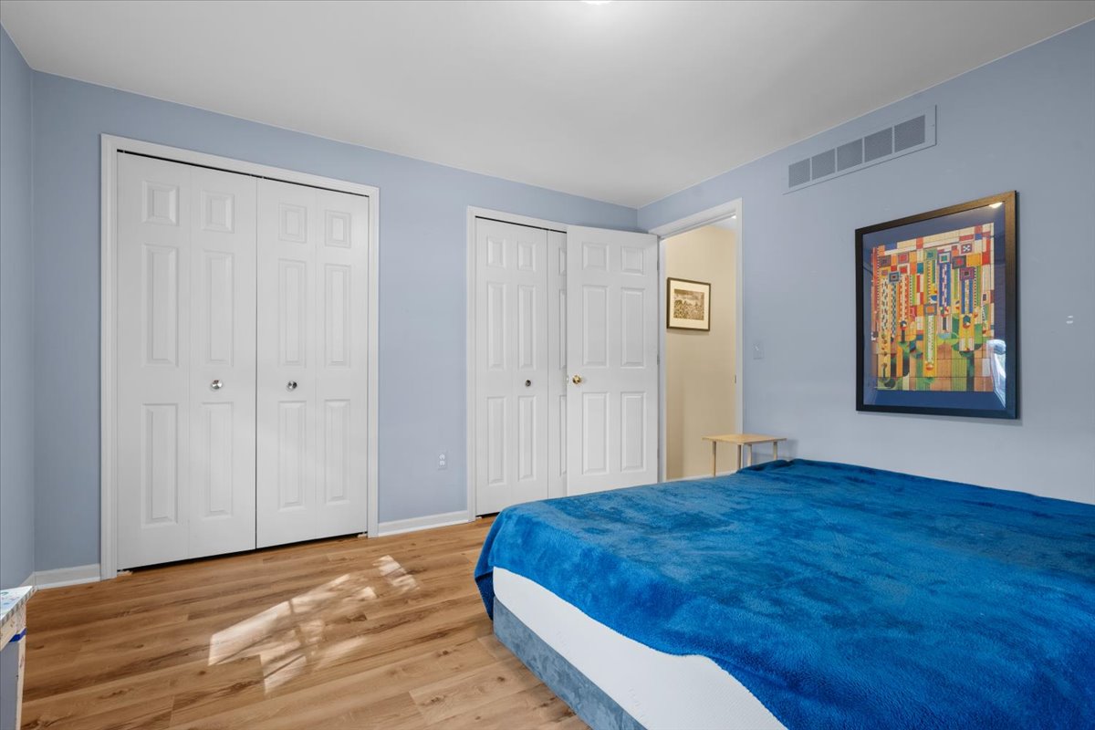 17-2607 Ardmore Ave-17