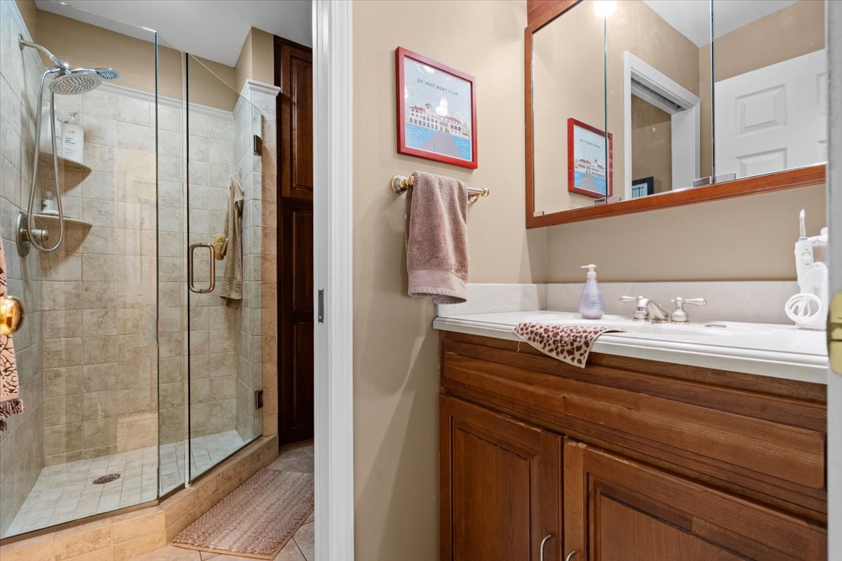 21-2607 Ardmore Ave-21